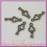 20 Pz Charms Ciondolo chiave Trifoglio in argento tibetano 16 mm metallo tono bronzo
